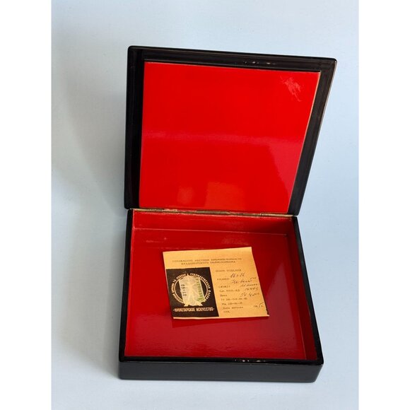 Russian Black Lacquer Trinket Box With Hand-Painted Folk Scene & Red Interior 6. - Picture 2 of 13